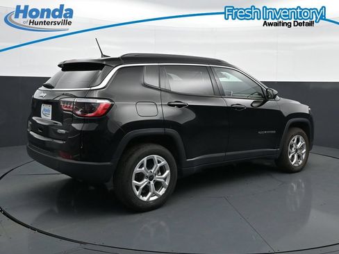 Used 2025 Jeep Compass Latitude AWD/4WD image 10