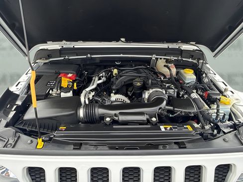 Used 2022 Jeep Wrangler Unlimited Sahara w/ Cold Weather Group AWD/4WD image 27