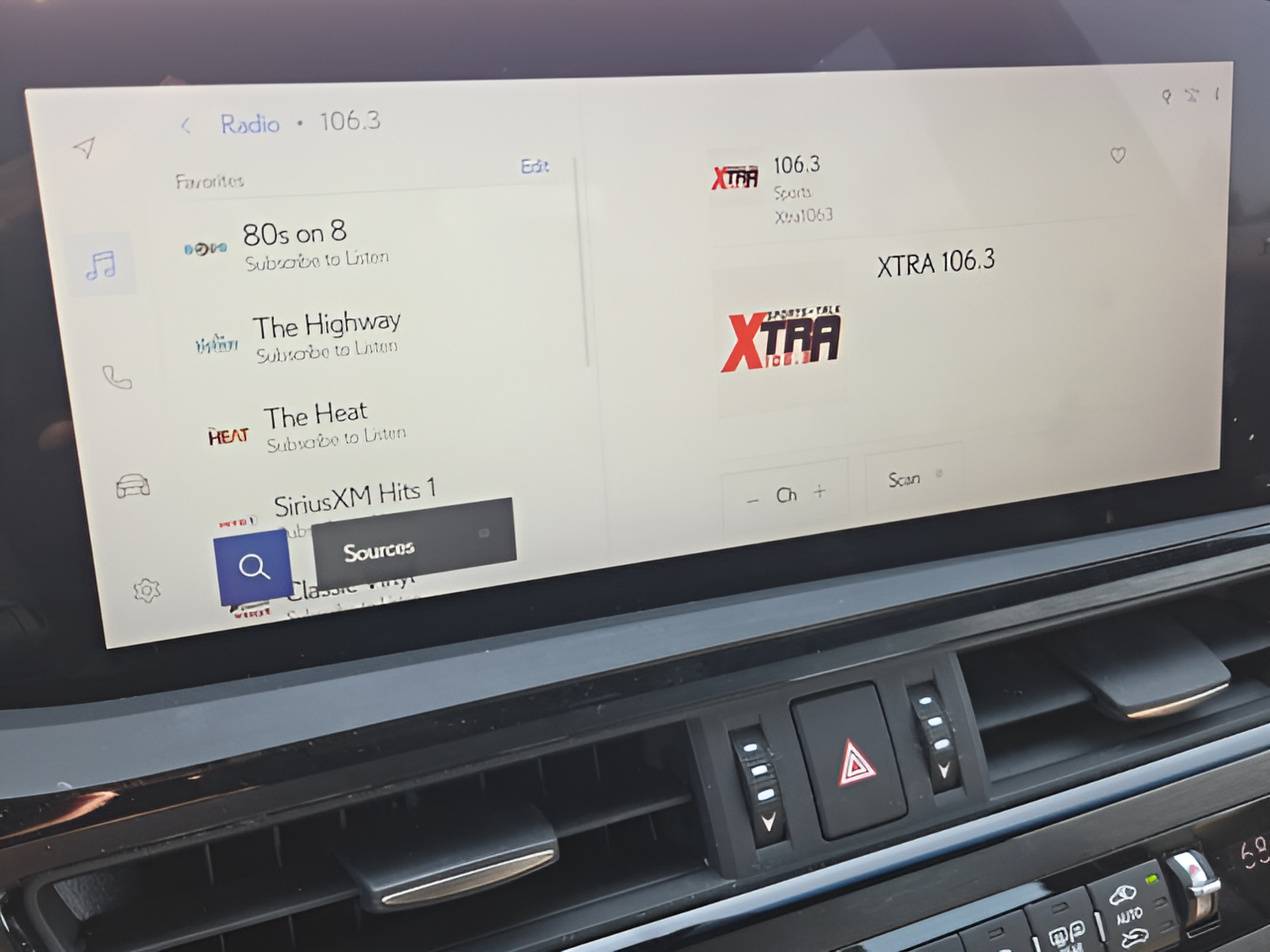 Certified 2023 Lexus ES 300h w/ Premium Package FWD image 16