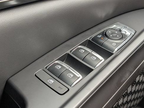 Certified 2025 Kia Carnival SX FWD image 27