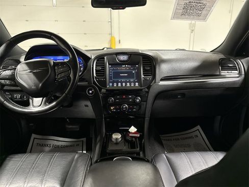 Used 2019 Chrysler 300 S image 10
