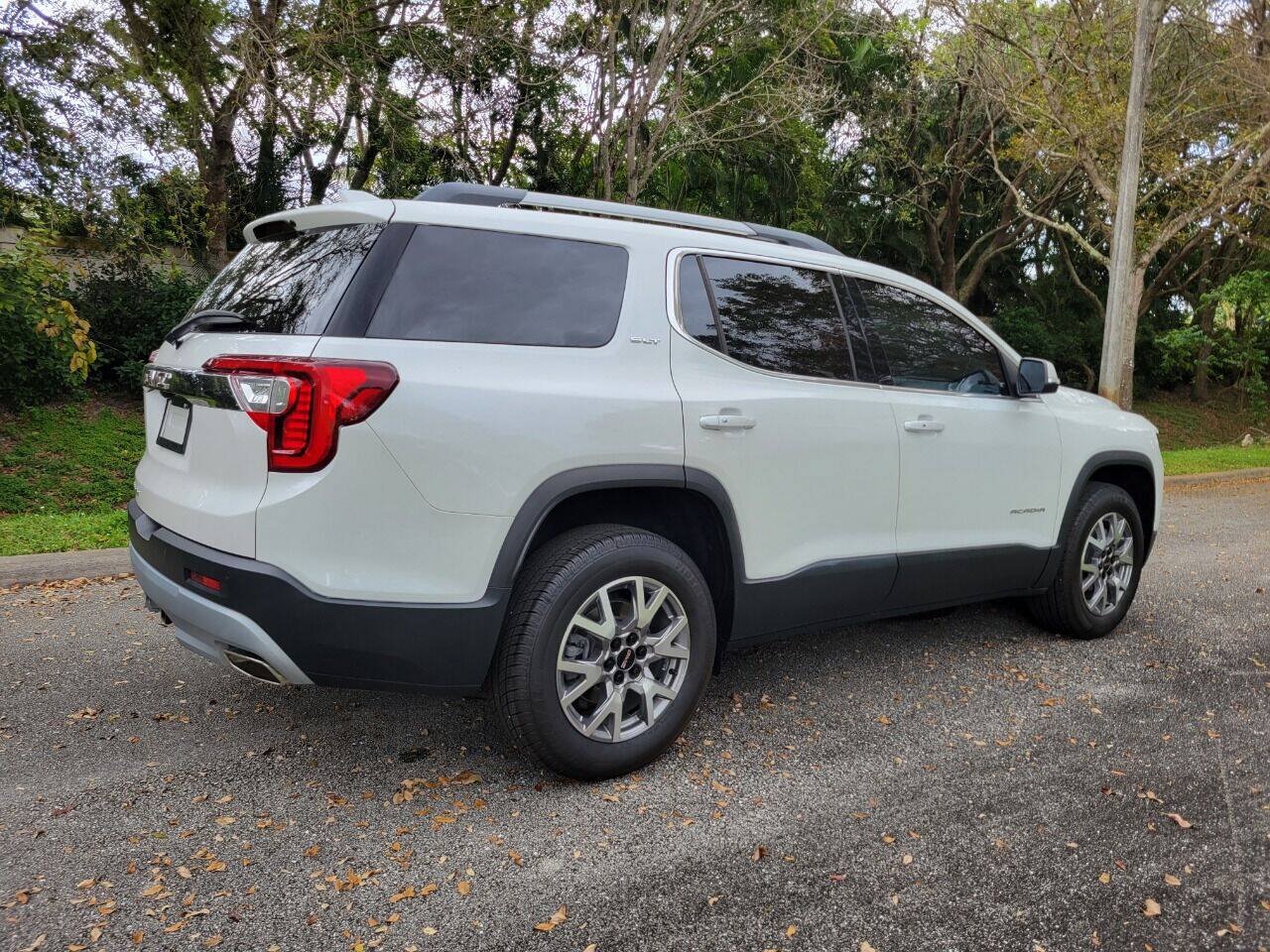 Used 2021 GMC Acadia SLT w/ Trailering Package FWD image 7