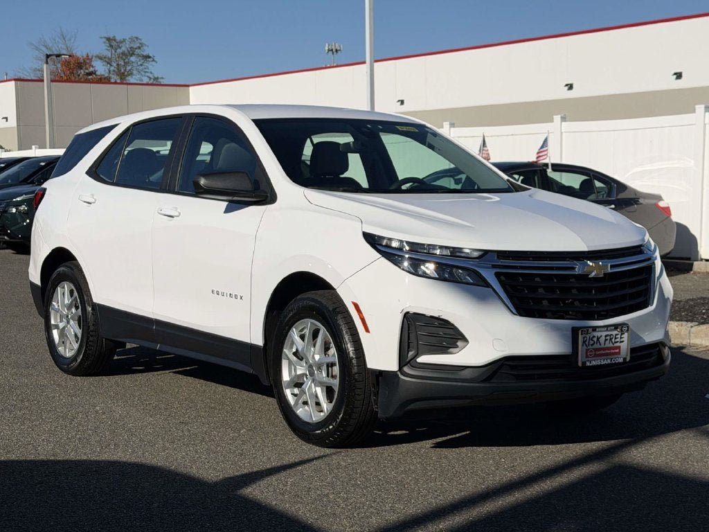 Used 2023 Chevrolet Equinox LS FWD image 1