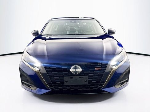 Used 2023 Nissan Altima 2.5 SR image 2