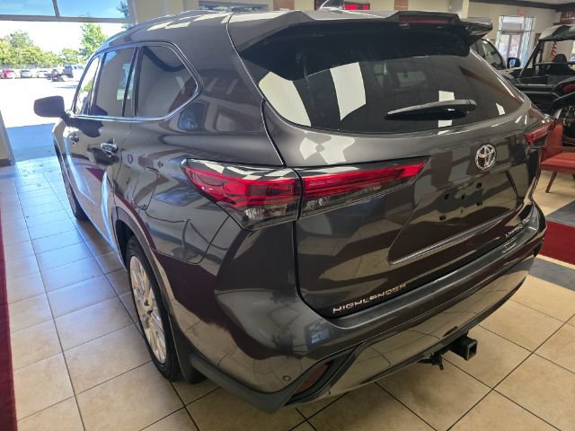 Used 2022 Toyota Highlander Limited AWD/4WD image 2