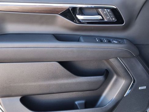 New 2026 Chevrolet Suburban Premier w/ Sun And Tow Package image 17