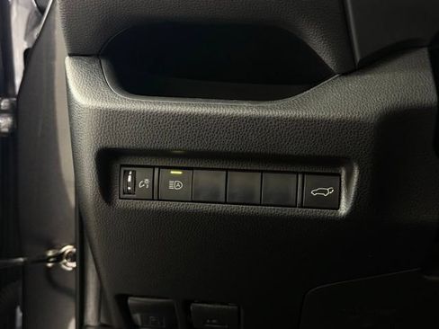 Used 2019 Toyota RAV4 XLE w/ Convenience Package FWD image 22