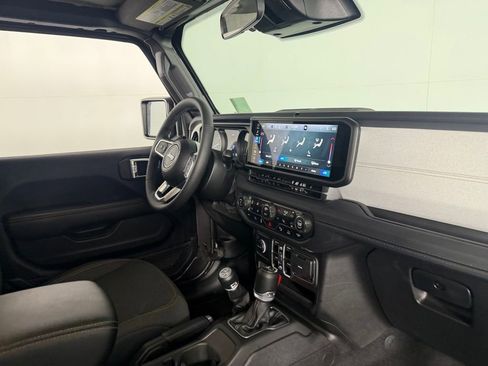 Used 2025 Jeep Wrangler Unlimited Sahara w/ Safety Group AWD/4WD image 41