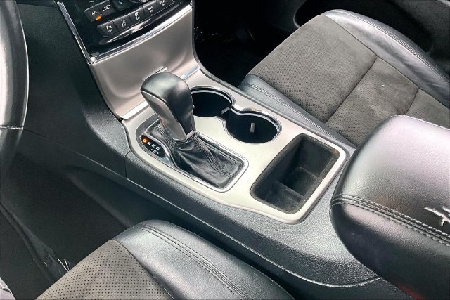 Used 2020 Jeep Grand Cherokee Laredo AWD/4WD image 18