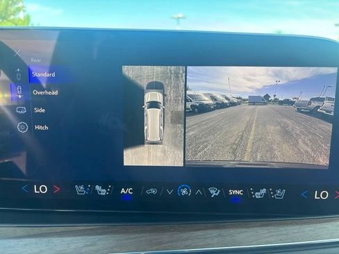 Used 2026 Chevrolet Suburban High Country AWD/4WD image 40