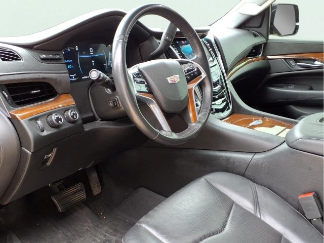 Used 2018 Cadillac Escalade Premium Luxury AWD/4WD image 8