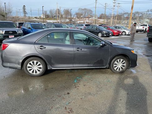 Used 2014 Toyota Camry LE image 2