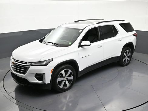 Certified 2023 Chevrolet Traverse LT w/ LT Premium Package AWD/4WD image 16