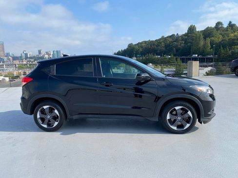 Used 2018 Honda HR-V EX image 2