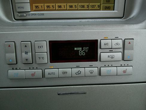 Used 2006 Lincoln Navigator Ultimate image 27