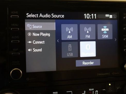 Used 2021 Toyota Highlander XLE AWD/4WD image 25