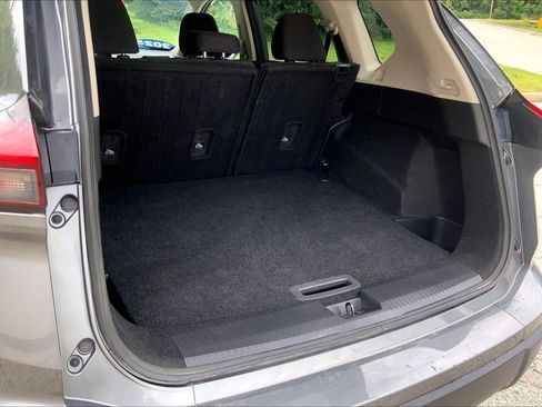 Used 2025 Nissan Rogue SV AWD/4WD image 4