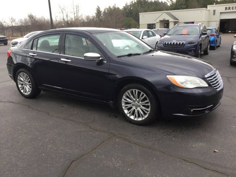 Used 2011 Chrysler 200 Limited image 7