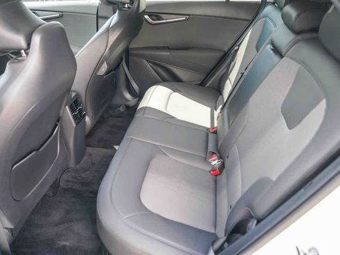 Certified 2023 Kia Niro EX FWD image 17
