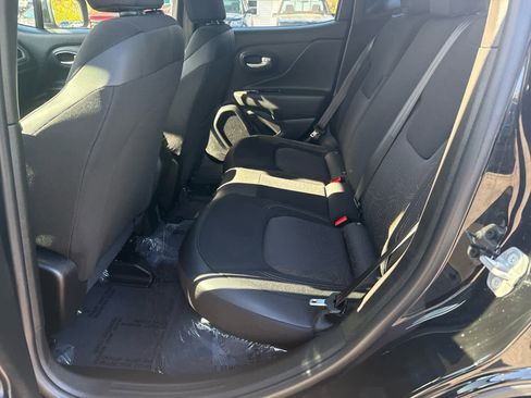 Used 2023 Jeep Renegade Latitude image 13