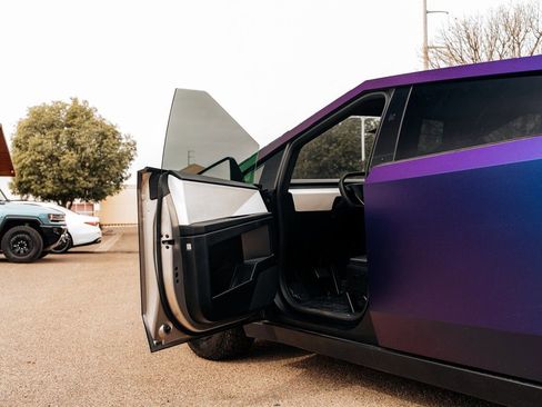 Used 2024 Tesla Cybertruck AWD Crew Cab image 15