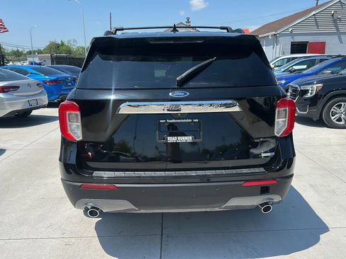 Used 2022 Ford Explorer XLT w/ Equipment Group 202A AWD/4WD image 6