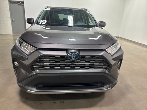 Used 2019 Toyota RAV4 Limited AWD/4WD image 9