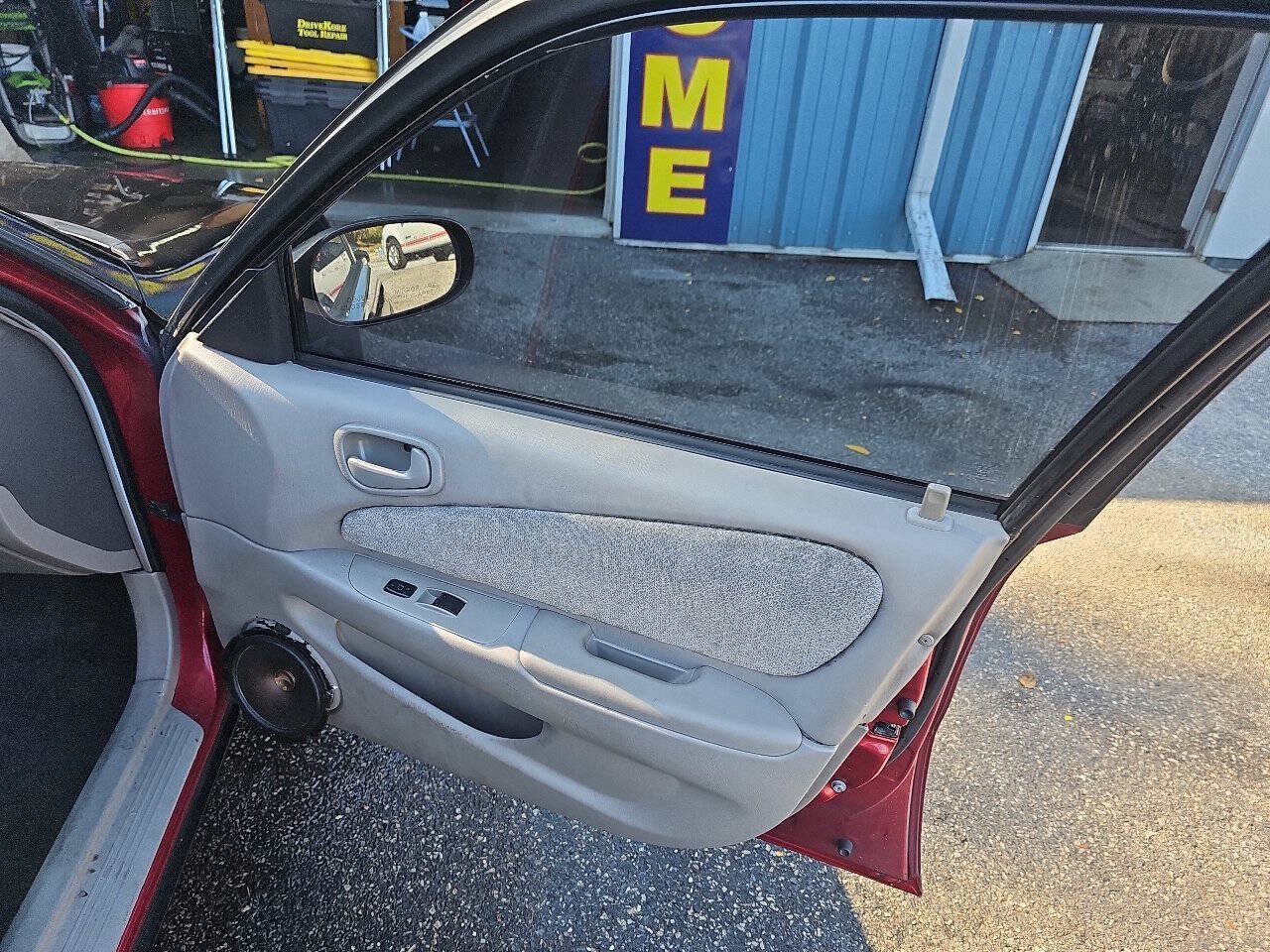 Used 2001 Chevrolet Prizm FWD image 16