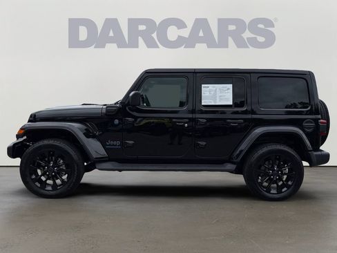 Used 2025 Jeep Wrangler Unlimited Sahara AWD/4WD image 4
