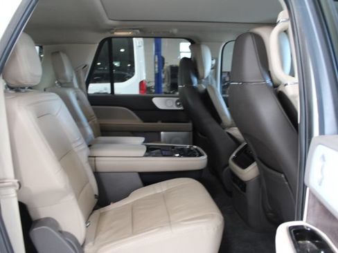 Used 2022 Lincoln Navigator L Reserve AWD/4WD image 16