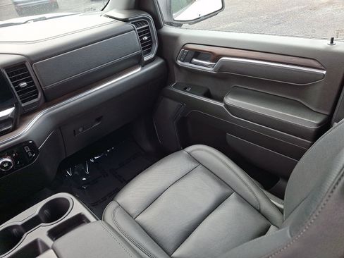 Used 2025 GMC Sierra 1500 SLT AWD/4WD image 12
