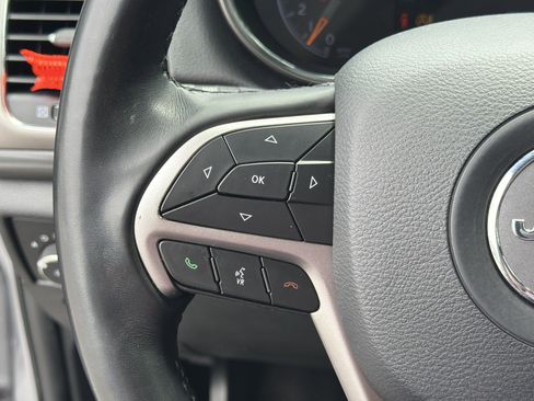 Used 2020 Jeep Grand Cherokee Laredo RWD image 29