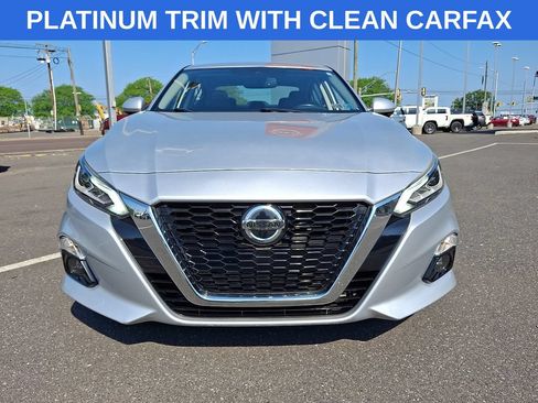 Used 2019 Nissan Altima 2.0 Platinum FWD image 2