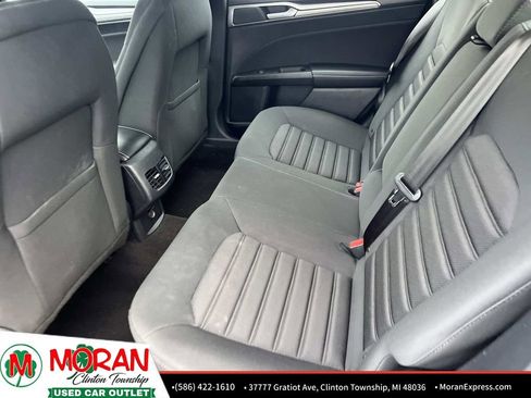 Used 2019 Ford Fusion SE image 12