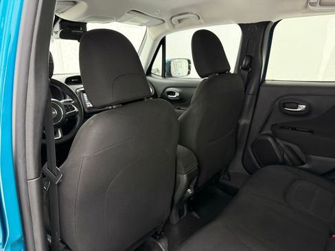 Used 2020 Jeep Renegade Latitude FWD image 31