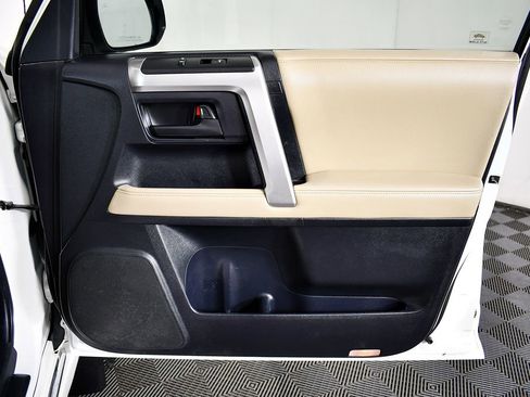 Used 2013 Toyota 4Runner Limited AWD/4WD image 33