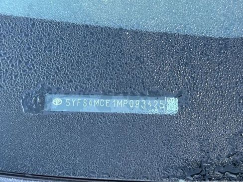 Used 2021 Toyota Corolla SE w/ Carpet Mat Package (TMS) image 8