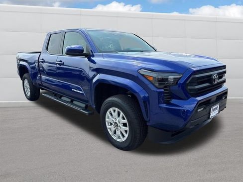 Used 2025 Toyota Tacoma SR5 AWD/4WD image 9