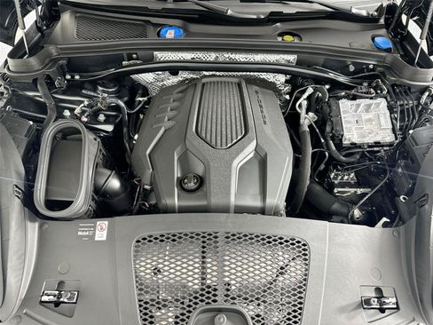 Certified 2026 Porsche Macan AWD/4WD image 37