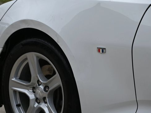 Used 2020 Chevrolet Camaro LT RWD image 9