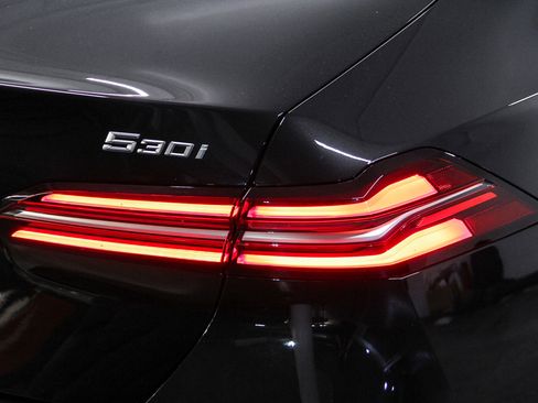 Used 2026 BMW 530i w/ Premium Package image 7