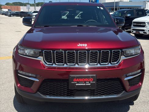 Used 2024 Jeep Grand Cherokee Limited AWD/4WD image 3