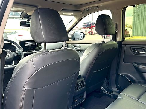 Used 2023 Nissan Rogue SL w/ SL Premium Package image 17