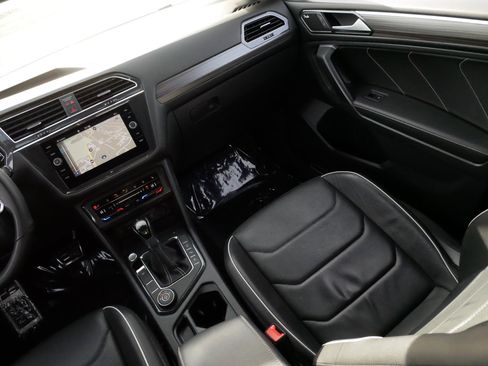 Used 2022 Volkswagen Tiguan SEL R-Line image 11