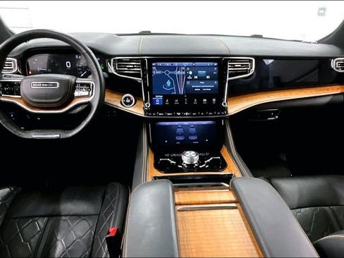 Used 2024 Jeep Grand Wagoneer Series III w/ Rear-Seat Entertainment Group image 17