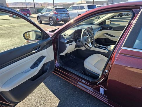 Used 2024 Nissan Altima 2.5 SV image 19