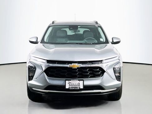 New 2026 Chevrolet Trax LT w/ Driver Confidence Package image 2
