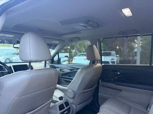 Used 2017 Honda Pilot Touring image 7