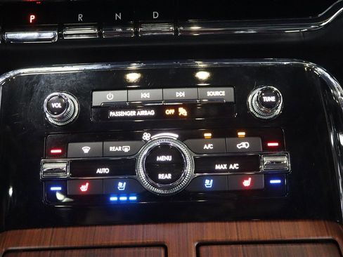 Used 2020 Lincoln Navigator L Reserve w/ Luxury Package image 23