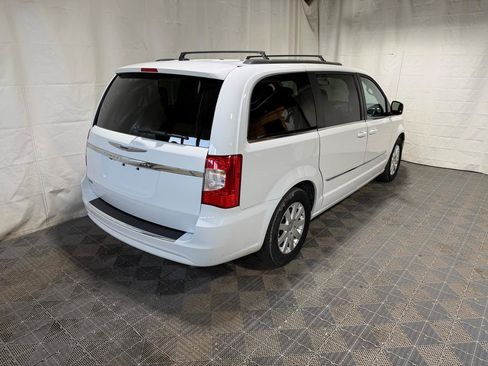 Used 2015 Chrysler Town & Country Touring FWD image 6
